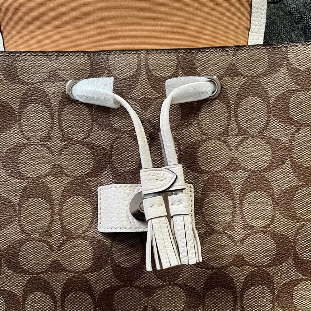 NWT Disney x coach dumbo brown and white  Women's Back pack - Picture 4 of 11